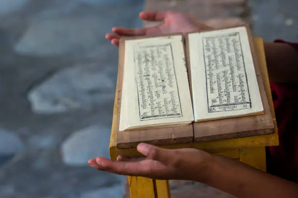 पितृ दोषासाठी तज्ज्ञ कुंडली परीक्षण आणि ज्योतिष सल्ला केव्हा घ्यावा नाशिक